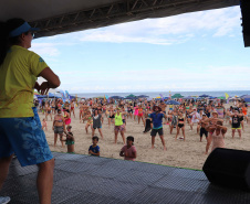 Esporte disponibiliza aulas de dança e muita diversão para todas as idades nas praias do Litoral