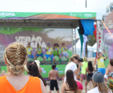 Esporte disponibiliza aulas de dança e muita diversão para todas as idades nas praias do Litoral