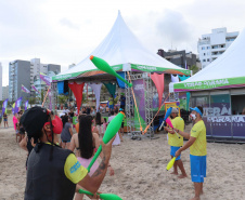 Esporte disponibiliza aulas de dança e muita diversão para todas as idades nas praias do Litoral