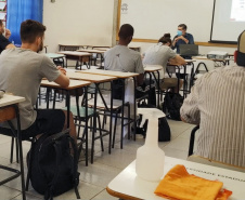 Aulas presenciais das graduações da UEM são retomadas nos 7 câmpus