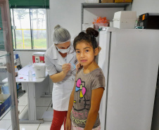Paraná inicia vacinação de crianças indígenas, com previsão de atender 3.125 nesse grupo.