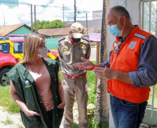 Governo Estadual entrega ajuda humanitária para famílias atingidas por enxurradas em Fazenda Rio Grande 