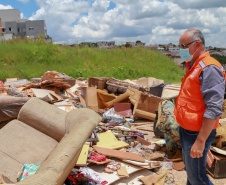 Nesta manhã de quarta-feira, a Defesa Civil Estadual esteve no município de Fazenda Rio Grande para entregar materiais de ajuda humanitária que auxiliarão as pessoas afetadas a se recomporem. - Fazenda Rio Grande, 19/01/2022