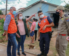 Nesta manhã de quarta-feira, a Defesa Civil Estadual esteve no município de Fazenda Rio Grande para entregar materiais de ajuda humanitária que auxiliarão as pessoas afetadas a se recomporem. - Fazenda Rio Grande, 19/01/2022