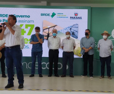 Em ato no Show Rural, IAT entrega Licença de Instalação da ampliação da unidade da Coopavel