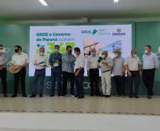 Em ato no Show Rural, IAT entrega Licença de Instalação da ampliação da unidade da Coopavel