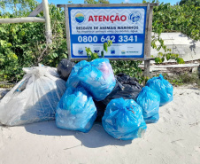 Sanepar coleta 200 quilos de lixo em Guaraqueçaba num único dia