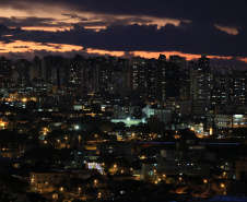 1,25 milhão de paranaenses alcançam meta de economia de energia e recebem bônus na conta de luz 