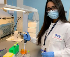 Jovem pesquisadora desenvolve pesquisa sobre dor em hospital ligado à Harvard Medical School - A jovem pesquisadora Fernanda Soares Rasquel de Oliveira.