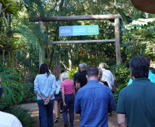 Diretores do BRDE, prefeito de Foz e parceiros visitam Parque das Aves e discutem fomento ao turismo