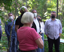 Diretores do BRDE, prefeito de Foz e parceiros visitam Parque das Aves e discutem fomento ao turismo