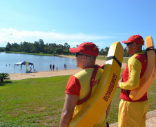 Atuação dos guarda-vidas na Costa Oeste aumenta a prevenção e diminui afogamentos durante a temporada de verão