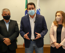 Governador assina ordem de serviço para construção da primeira Cidade do Idoso no Paraná