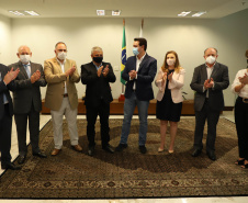 Governador assina ordem de serviço para construção da primeira Cidade do Idoso no Paraná