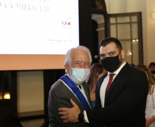 Darci Piana é homenageado com a Ordem Nacional do Mérito Comercial