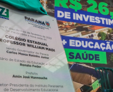 Os alunos do Colégio Estadual William Madi, de Cornélio Procópio, no Norte do Estado, finalmente têm uma escola para chamar de sua. Uma das 14 unidades que foram alvo da Operação Quadro Negro, a nova sede da escola foi entregue nesta quinta-feira (17) pelo governador Carlos Massa Ratinho Junior. 