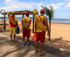 Atuação dos guarda-vidas na Costa Oeste aumenta a prevenção e diminui afogamentos durante a temporada de verão