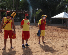 Atuação dos guarda-vidas na Costa Oeste aumenta a prevenção e diminui afogamentos durante a temporada de verão