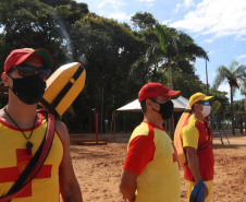 Atuação dos guarda-vidas na Costa Oeste aumenta a prevenção e diminui afogamentos durante a temporada de verão