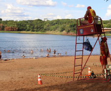 Atuação dos guarda-vidas na Costa Oeste aumenta a prevenção e diminui afogamentos durante a temporada de verão