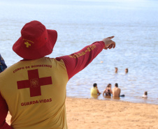 Atuação dos guarda-vidas na Costa Oeste aumenta a prevenção e diminui afogamentos durante a temporada de verão