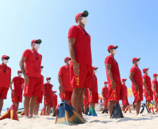 Corpo de Bombeiros forma 30 novos guarda-vidas no Litoral