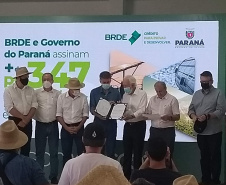 Contratos de aproximadamente R$ 350 milhões são assinados pelo BRDE no Show Rural