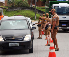 Operação Barreira realiza bloqueios policiais no litoral parananse