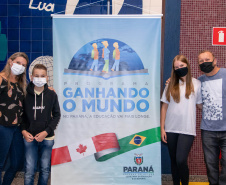 Despedida do Paraná rumo ao Canadá tem muita emoção, alegria e gratidão de estudantes e pais