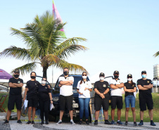 Polícia Científica do Paraná promove atividades lúdicas para crianças na praia de Caiobá