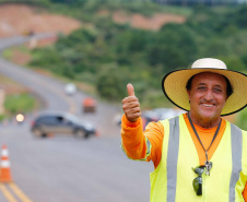 O primeiro trecho da ligação asfáltica entre os municípios de Mato Rico e Pitanga, na região central do Estado, foi liberado nesta quinta-feira (03) pelo governador Carlos Massa Ratinho Junior. 