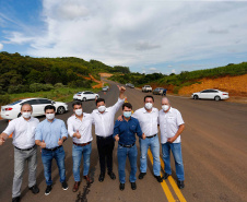 O primeiro trecho da ligação asfáltica entre os municípios de Mato Rico e Pitanga, na região central do Estado, foi liberado nesta quinta-feira (03) pelo governador Carlos Massa Ratinho Junior. 