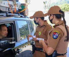  Orientações de segurança são feitas durante campanha educativa “Sou amigo da Polícia Militar” em postos de combustíveis e módulos móveis