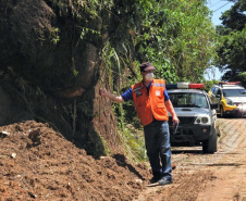 Geólogo da Defesa Civil Estadual realiza análise de risco em Guaraqueçaba