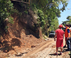 Geólogo da Defesa Civil Estadual realiza análise de risco em Guaraqueçaba