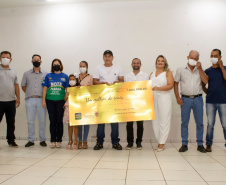 Aos 21 anos, morador de Lobato recebe o prêmio de R$ 1 milhão do Nota Paraná 