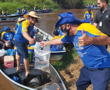  Rio Xambrê é repovoado com 50 mil peixes juvenis nativos