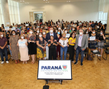 Secretaria de Justiça, Família e Trabalho entrega a primeira carteira do artesanato brasileiro e comemora Dia do Artesanato