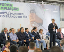 O governador Carlos Massa Ratinho Junior e o  Secretário da Saúde, Beto Preto, assinam nesta quinta-feira (31), liberação de recurso para o Hospital de Rio Branco do Sul. 31/03/2022 - Foto: Geraldo Bubniak/AEN