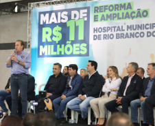 O governador Carlos Massa Ratinho Junior e o  Secretário da Saúde, Beto Preto, assinam nesta quinta-feira (31), liberação de recurso para o Hospital de Rio Branco do Sul. 31/03/2022 - Foto: Geraldo Bubniak/AEN