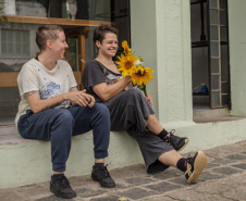 Museu Paranaense tem colheita da horta, cozinha itinerante, performance e nova mostra