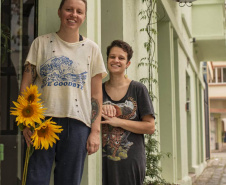 Museu Paranaense tem colheita da horta, cozinha itinerante, performance e nova mostra