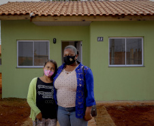 Mulheres são as mais beneficiadas por projetos habitacionais no Paraná
