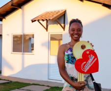 Mulheres são as mais beneficiadas por projetos habitacionais no Paraná