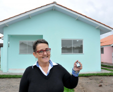 Mulheres são as mais beneficiadas por projetos habitacionais no Paraná