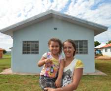 Mulheres são as mais beneficiadas por projetos habitacionais no Paraná