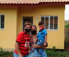 Mulheres são as mais beneficiadas por projetos habitacionais no Paraná