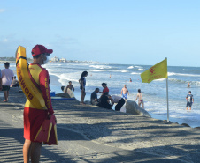 Prevenção a afogamentos e salvamentos do Corpo de Bombeiros no Litoral marcam Verão Paraná 2021/2022