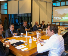 Governador Carlos Massa Ratinho Junior em reunião com presidente do Ibama Eduardo Bim pra tratar do cronograma das audiências publicas da Nova-Ferroeste e parques urbanos - Curitiba, 16/03/2022