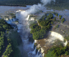 Sucesso do leilão do Parque Nacional do Iguaçu demonstra potencial turístico do Paraná, diz governador